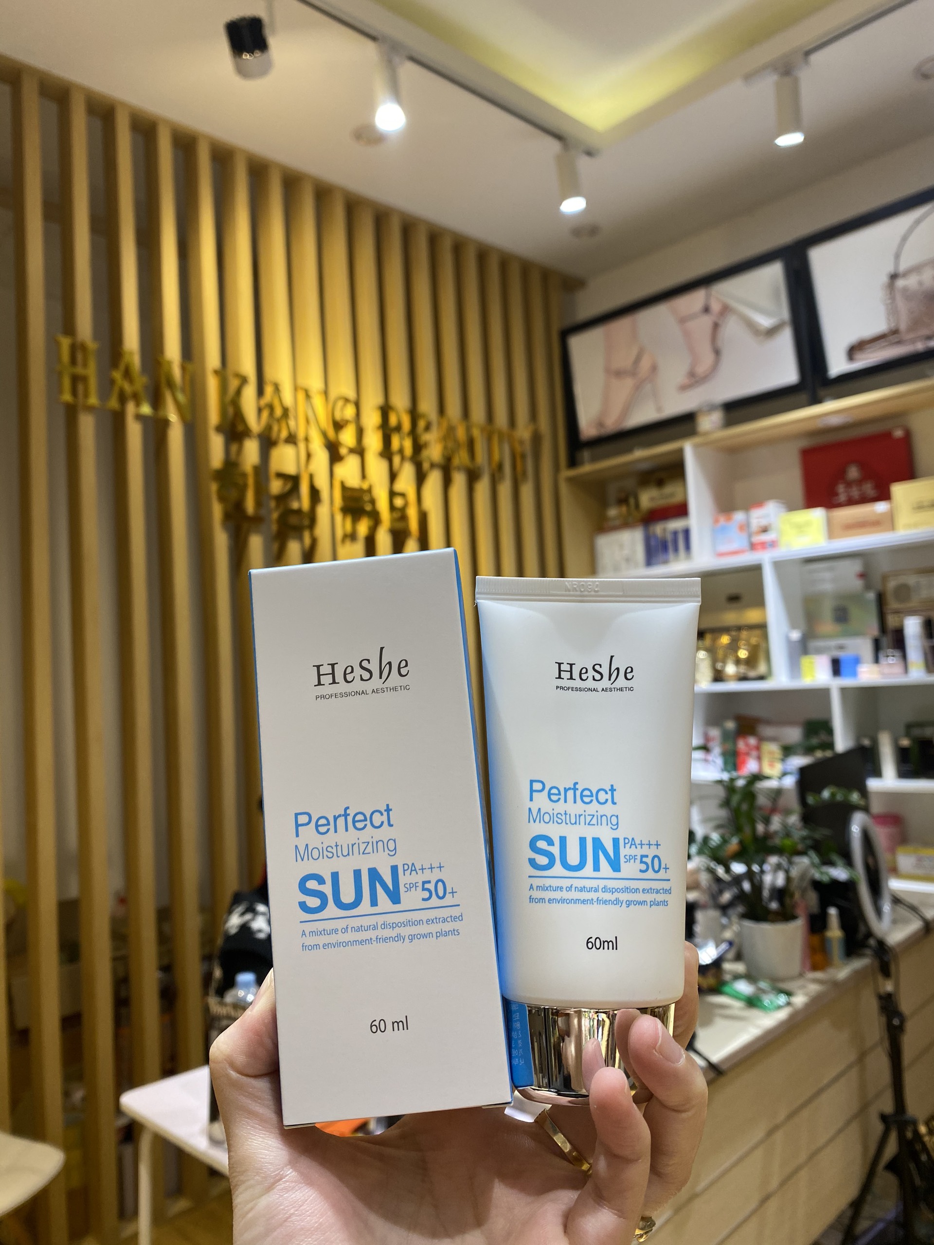 Kem chống nắng vật lý cho da treatment thấm nhanh Heshe Moisturizing Sun SPF 50++/PA+++