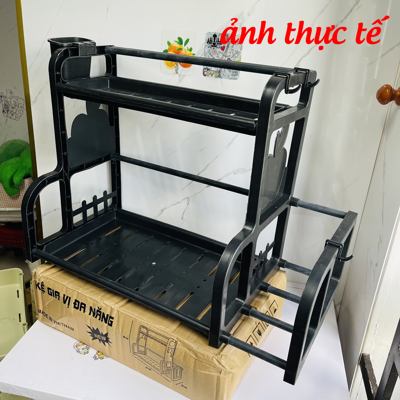 Kệ gia vị nhà bếp thông minh tashuan có khay để thớt chữ b 3623, kệ nhà bếp 2 tầng màu đen tiện lợi cao cấp tramanhshop