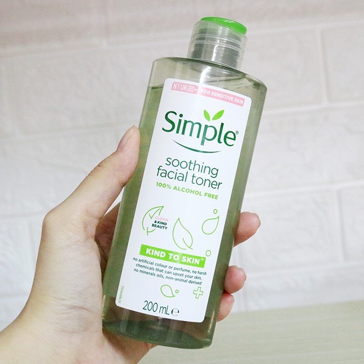 Nước Hoa Hồng Không Cồn Dành Cho Da Nhạy Cảm Simple Kind To Skin Soothing Facial Toner 200ml