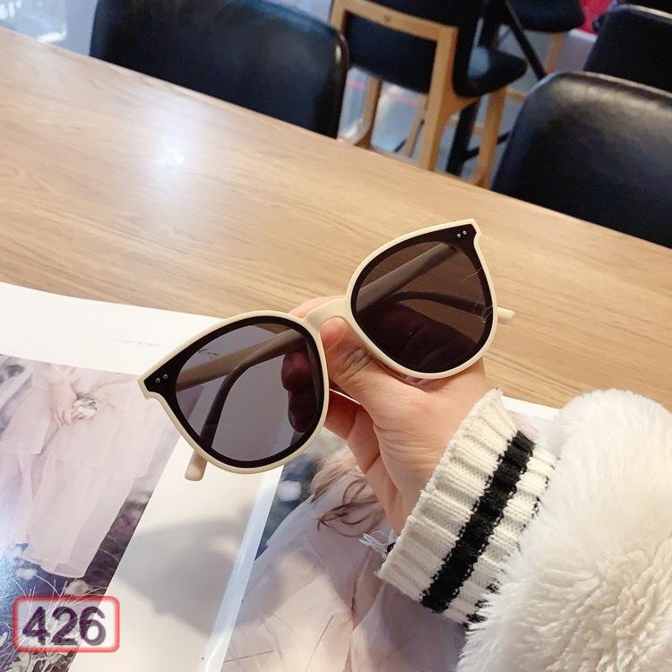 Mắt kính mát nam nữ thời trang 426 góc 2 chấm sang chảnh
