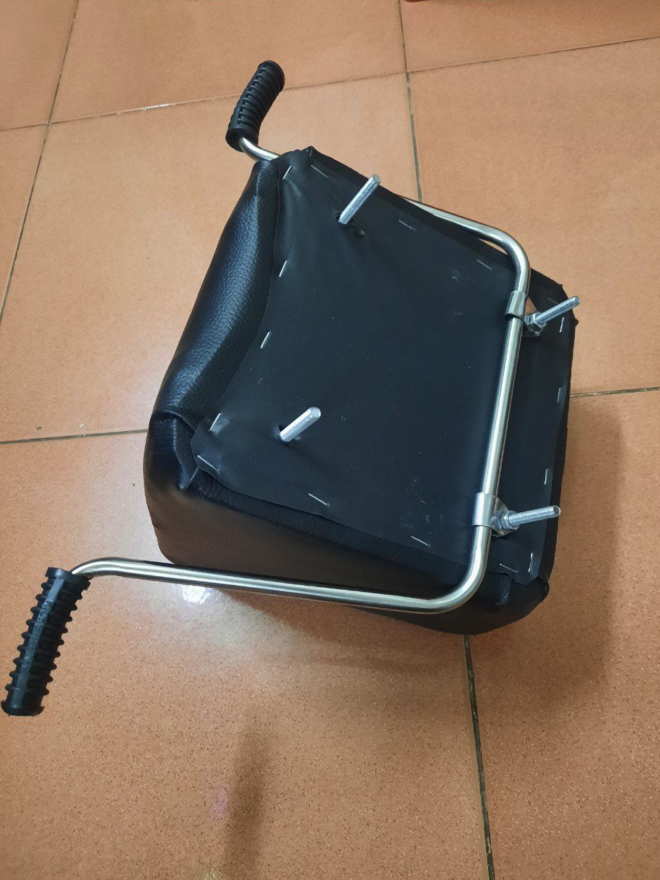 GÁC CHÂN CHO NỆM XE MÁY- XE GA CHO BÉ