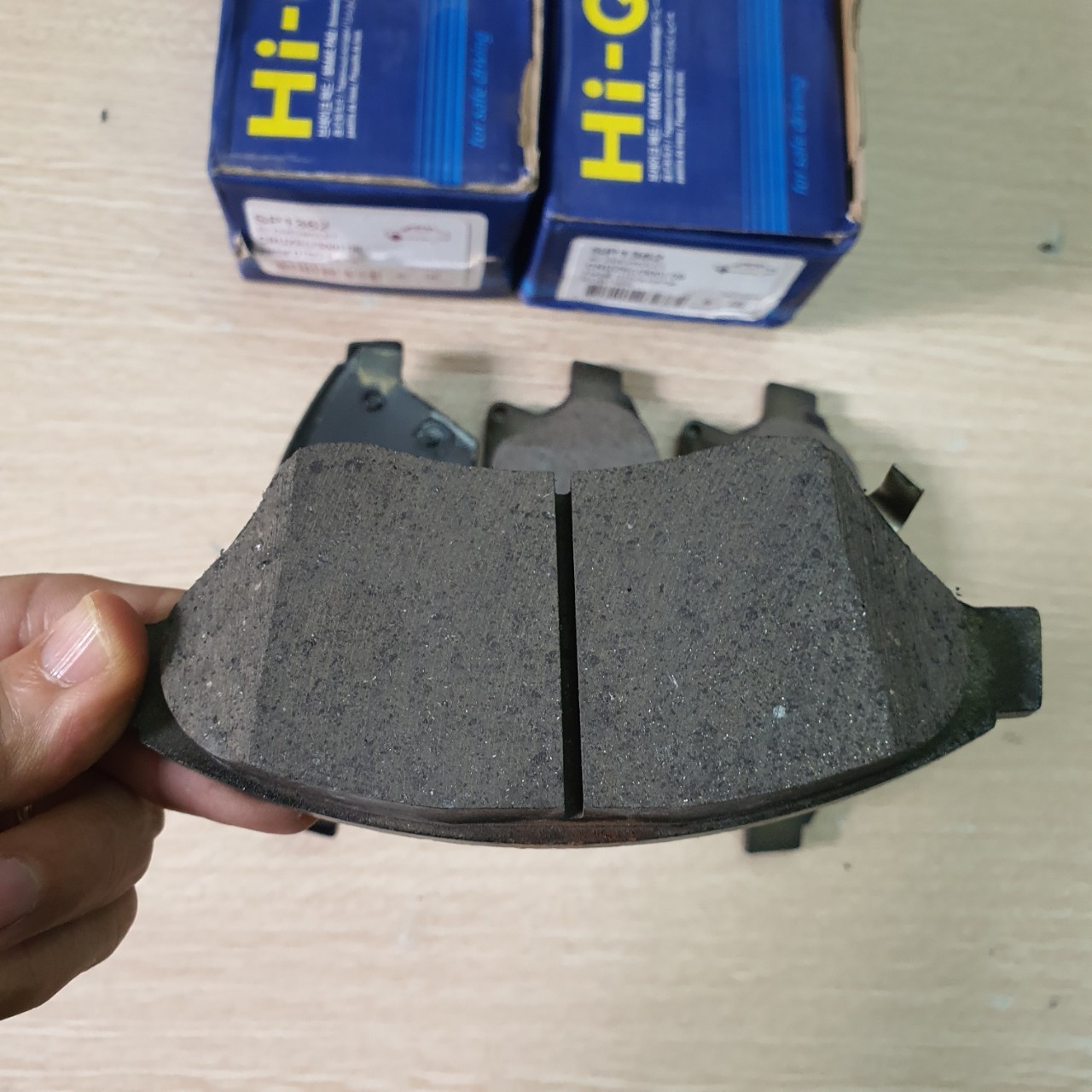 Má phanh trước Cruze ( Hàng HIQ)