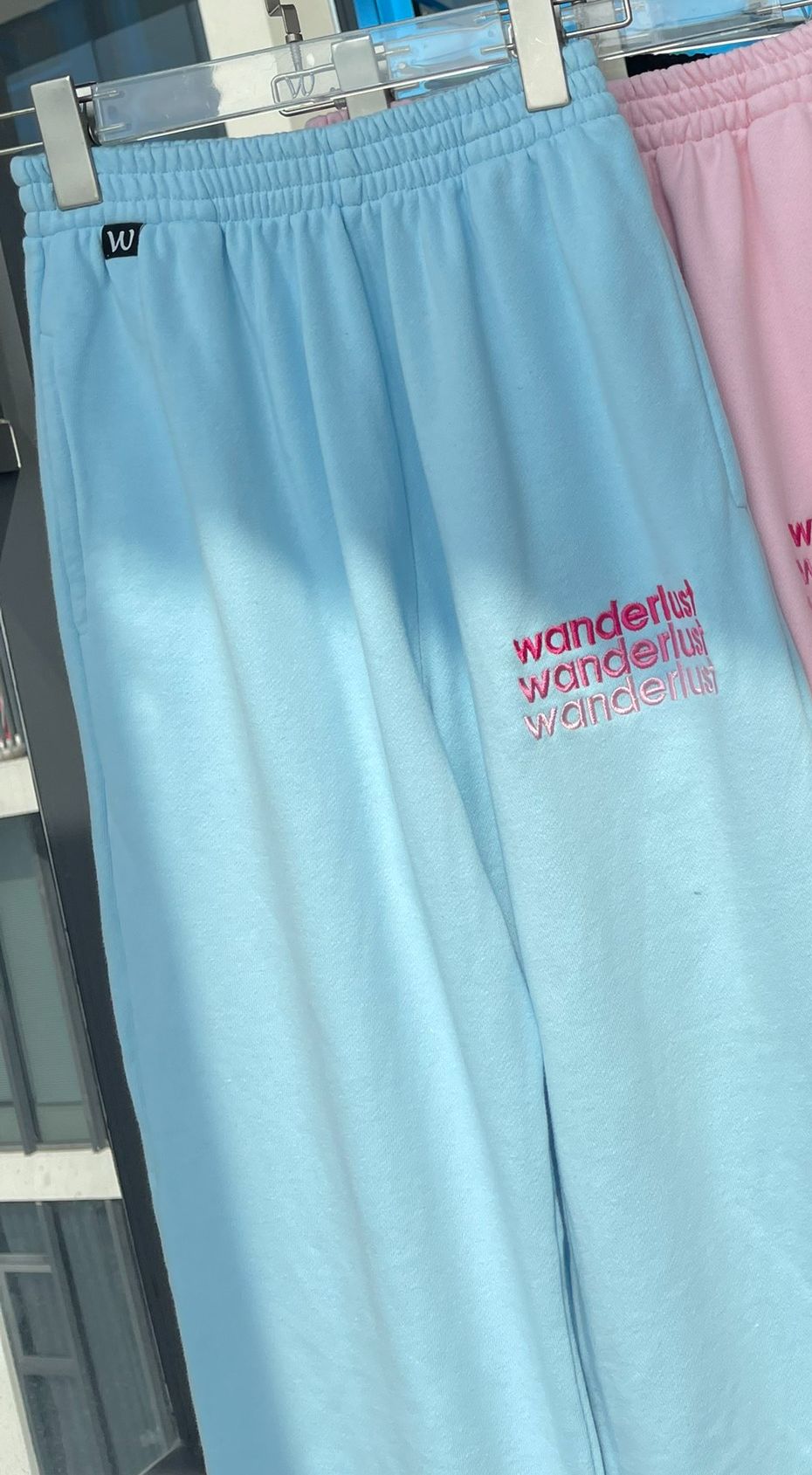 Quần Jogger Rút dây Thêu Wanderlust