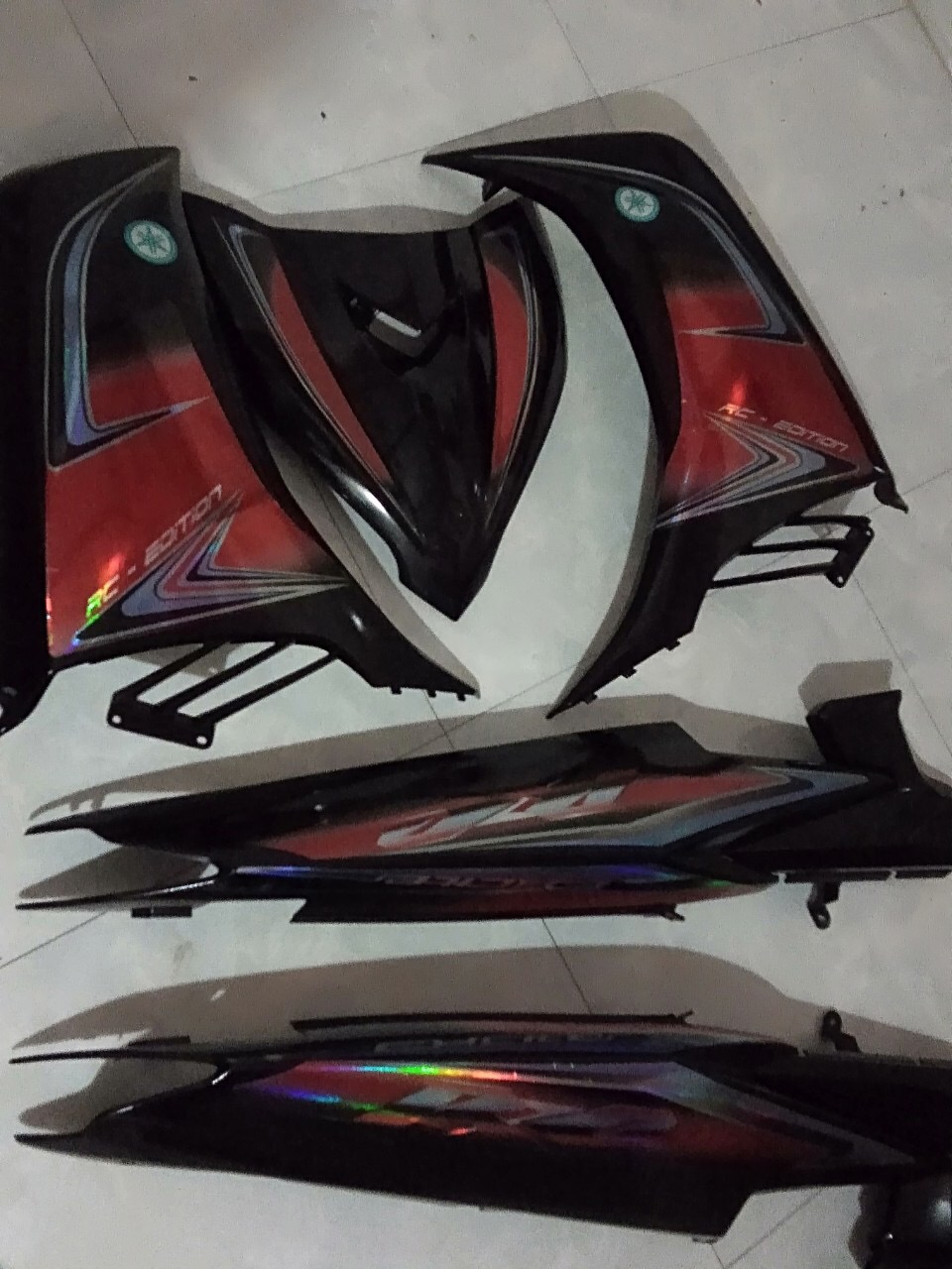 Tem exciter 135 đỏ đen RC crom