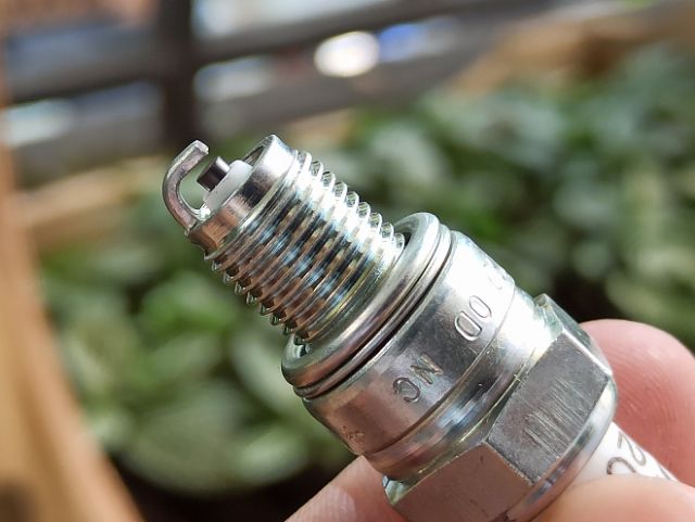 Bugi Denso U20FS-U chân ngắn 10mm
