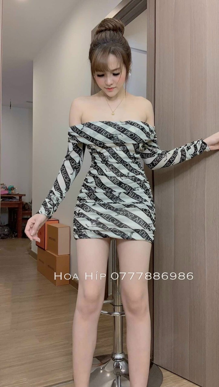 Đầm body tay dài trễ vai in họa tiết