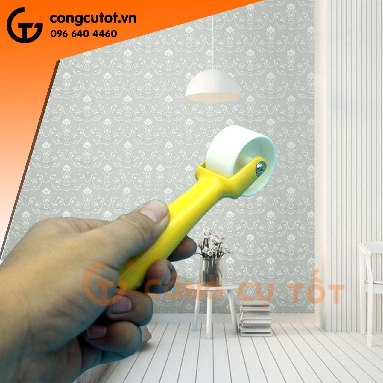 Con lăn giấy dán tường