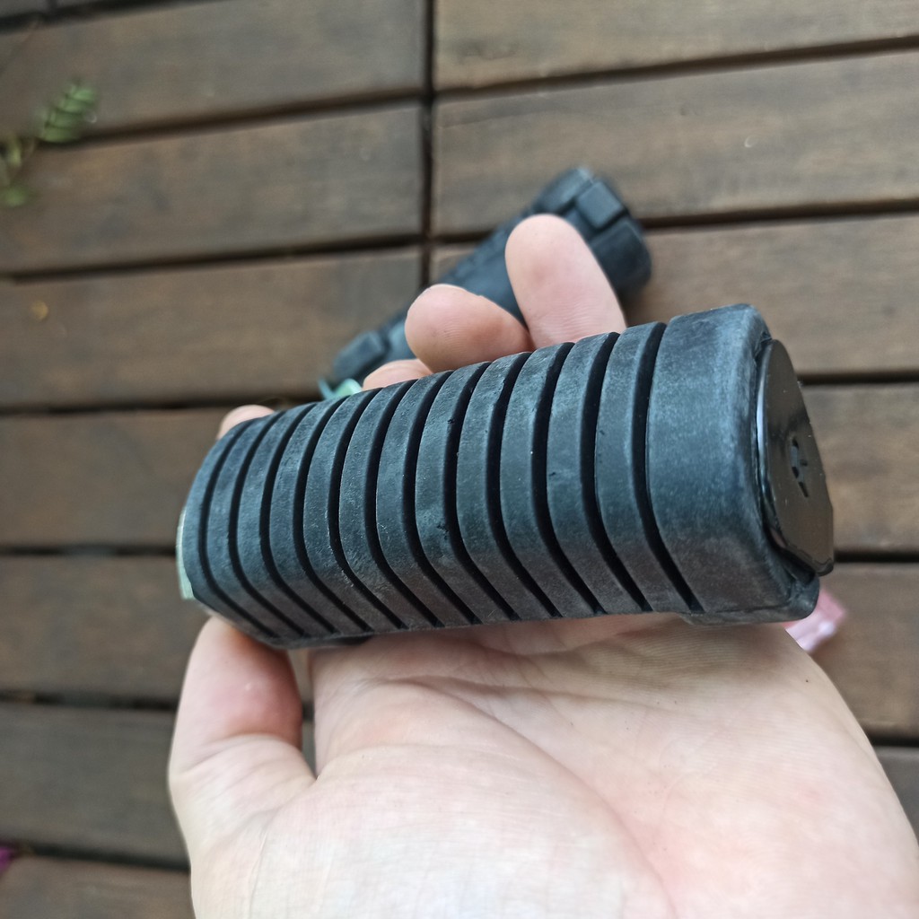 Cao su gác chân sau xe Wave alpha, Future Mitkammakon thái