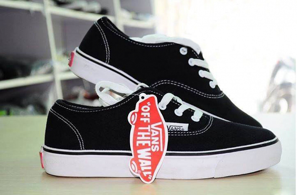 Giày Nam Nữ Vans Classic Buộc Dây Màu Đen Full