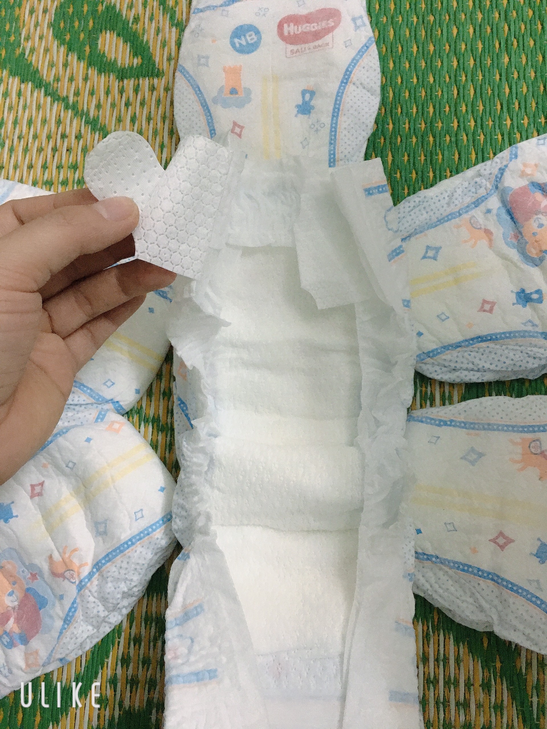 Tã dán Huggies Sơ sinh  5kg (100 miếng)