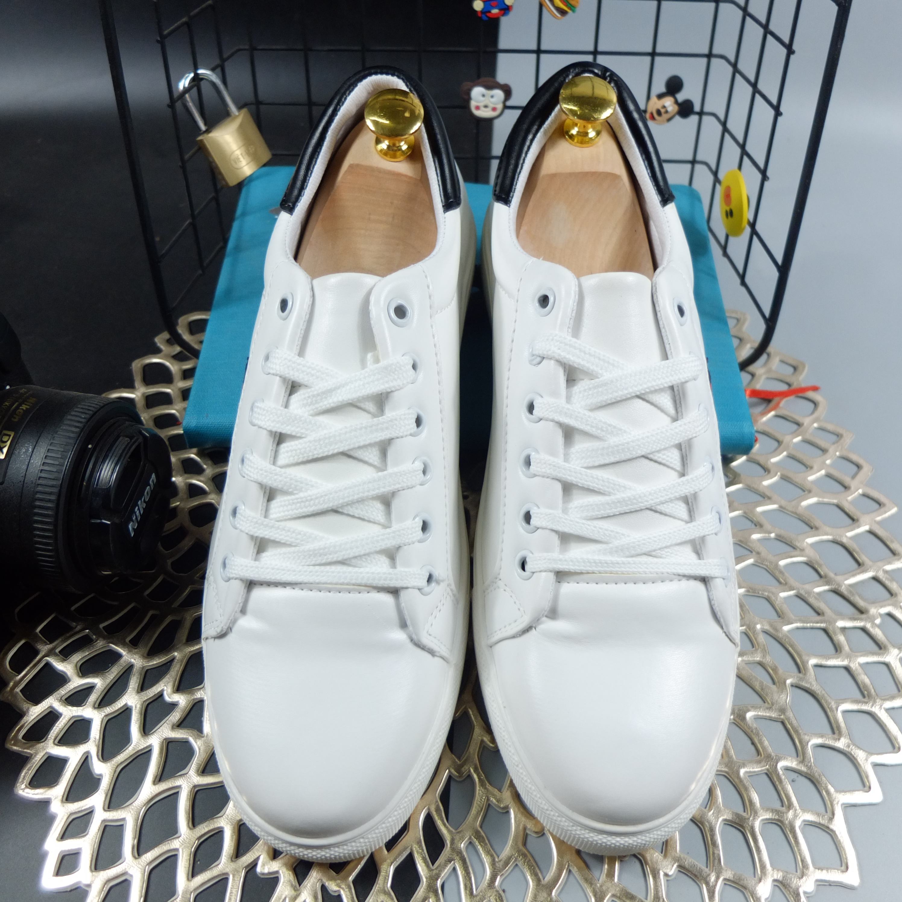 giầy nam sneaker sọc đỏ sọc xám