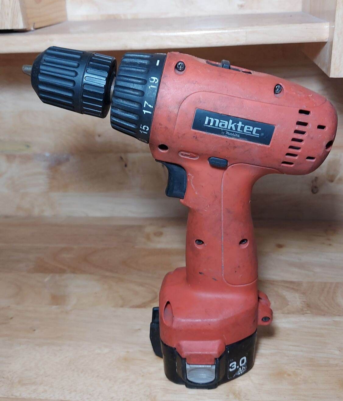 khoan pin nhật bãi. 1máy+1pin+1sạc