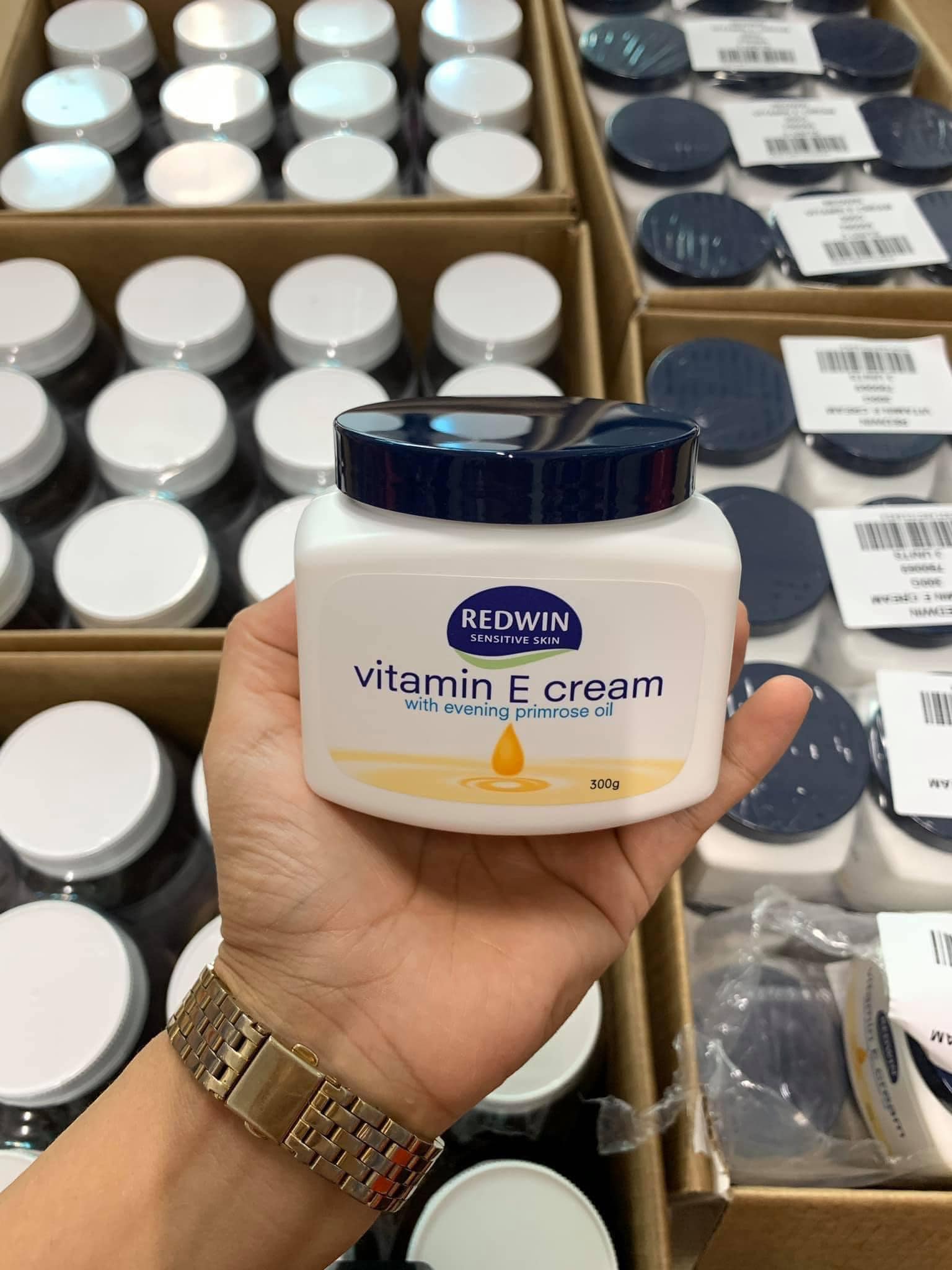 Kem dưỡng da vitamin E Redwin Cream (hũ 300gr) Úc