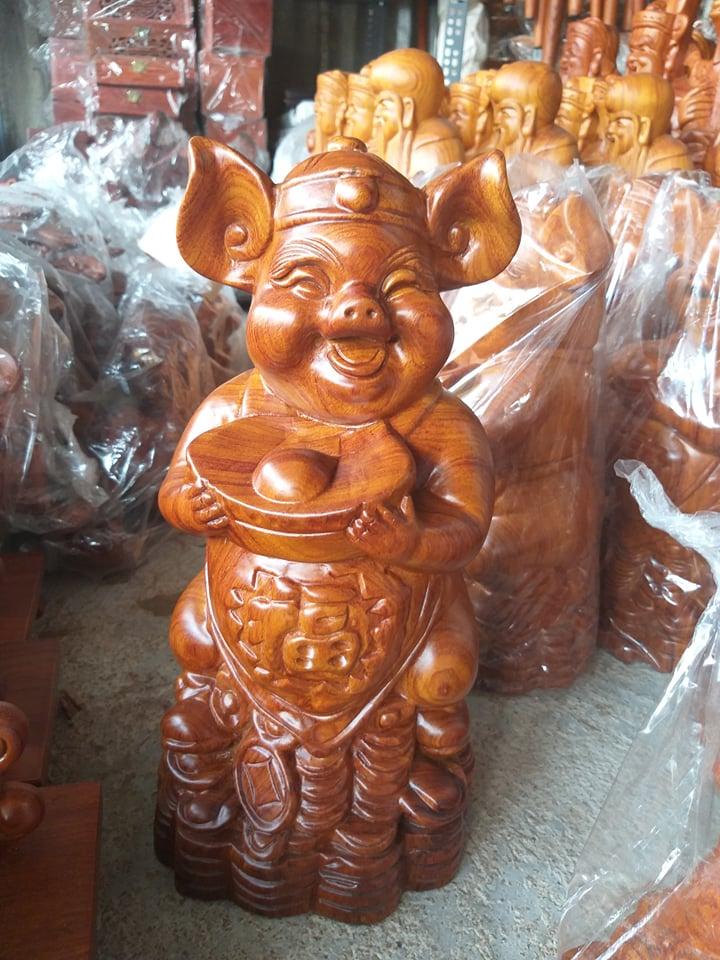 Tượng heo gỗ hương nguyên khối cao 30cm