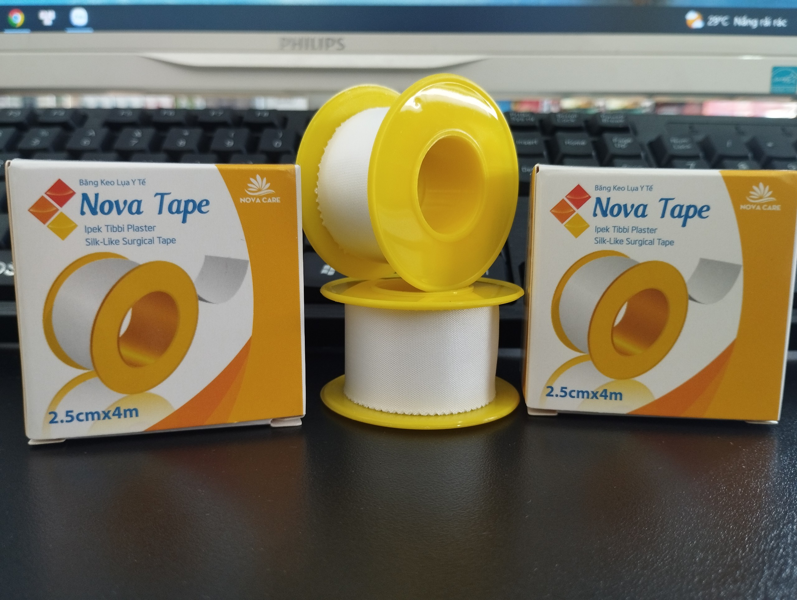 [Hộp 12 cuộn] Băng keo lụa Nova Tap (Kích thước 2.5cm x 4m)