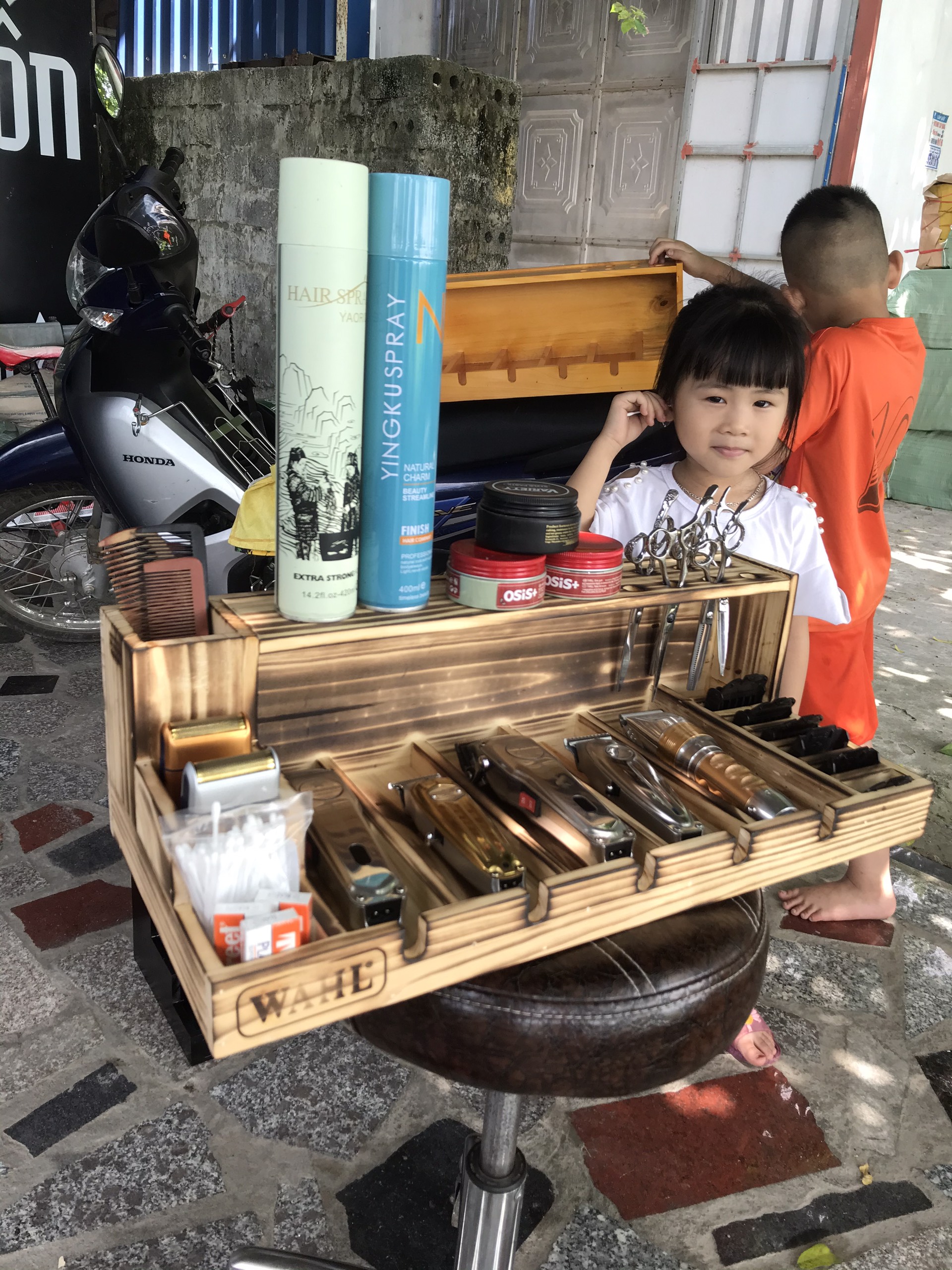 khay gỗ đựng tông đơ