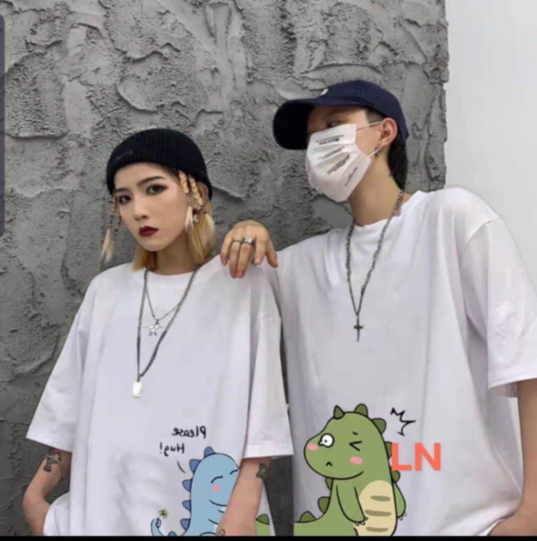 Áo thun đôi( 2 áo) in khủng long cắn đuôi