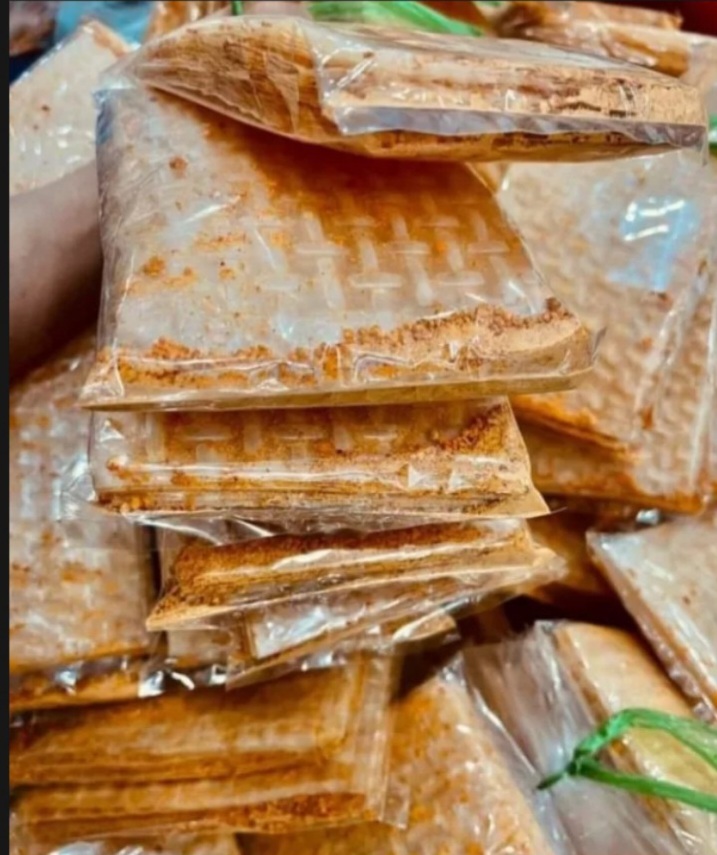 Bánh tráng muối nhuyễn lắc ( xike lắc muối)