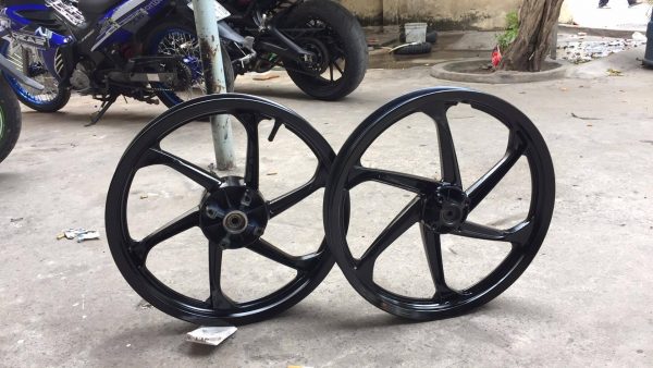 Sơn xịt Samurai màu đen 109