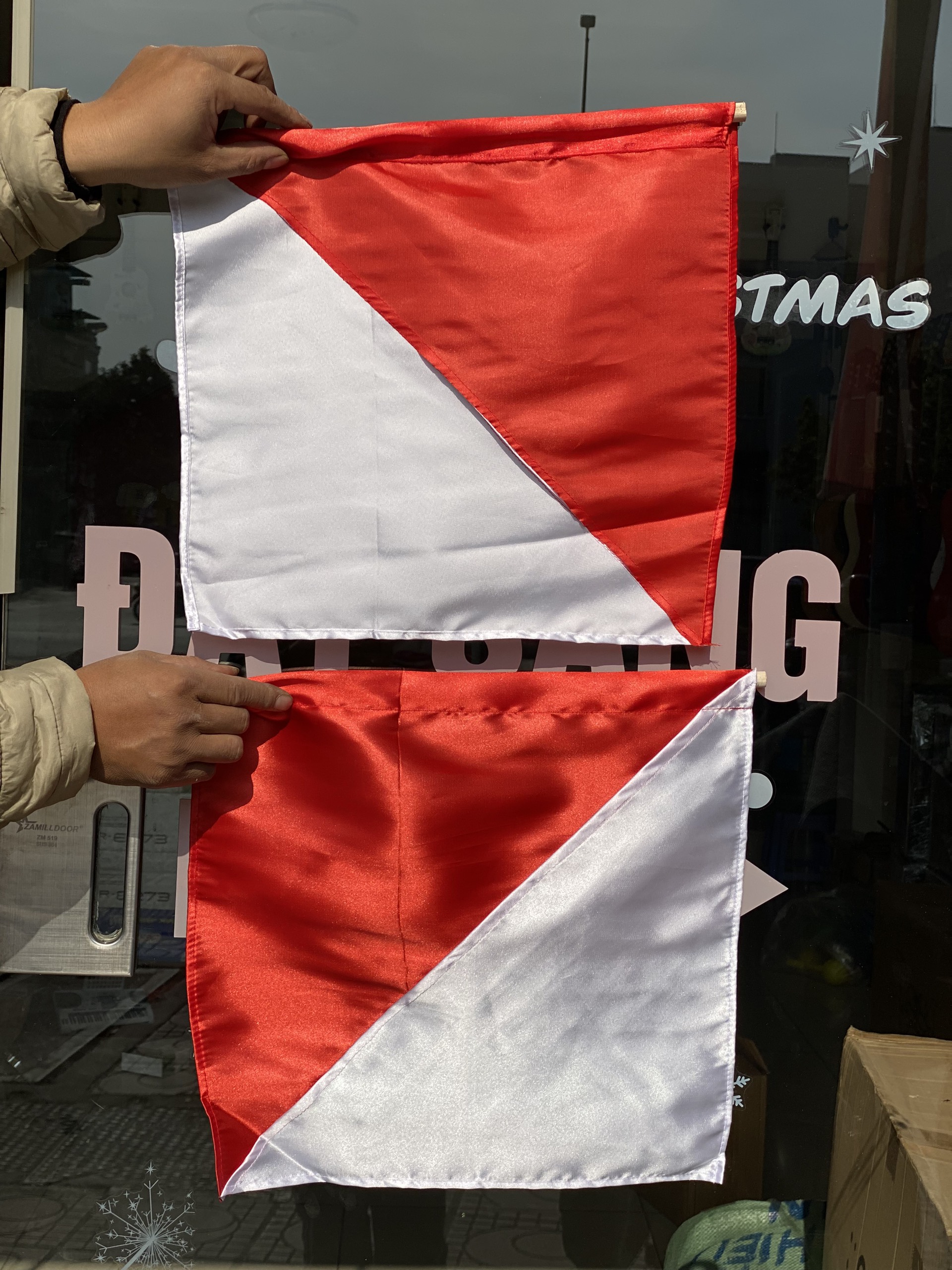 Bán cờ semaphore – Phong Vân