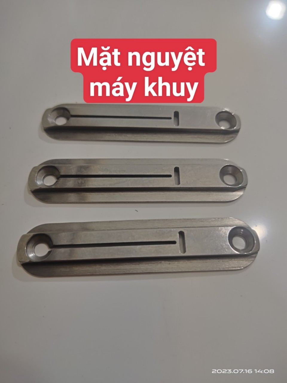 mặt nguyệt máy thùa khuy áo sơ mi