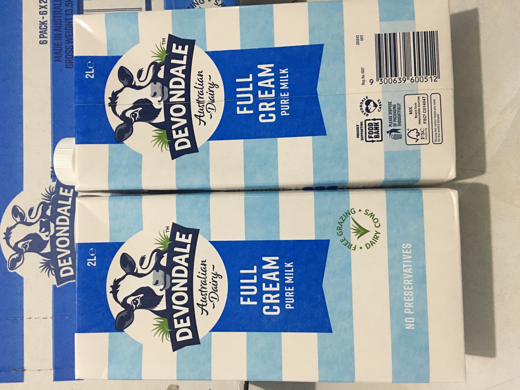 Sữa tươi nguyên kem DEVONDALE hộp 2 lít thùng 6 hộp
