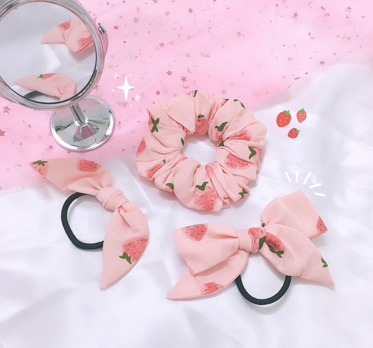 [HCM]CỘT TÓC SCRUNCHIES - CỘT NƠ VẢI TRÁI DÂU HỒNG SIÊU DỄ THƯƠNG- CỘT TÓC HOTTREND