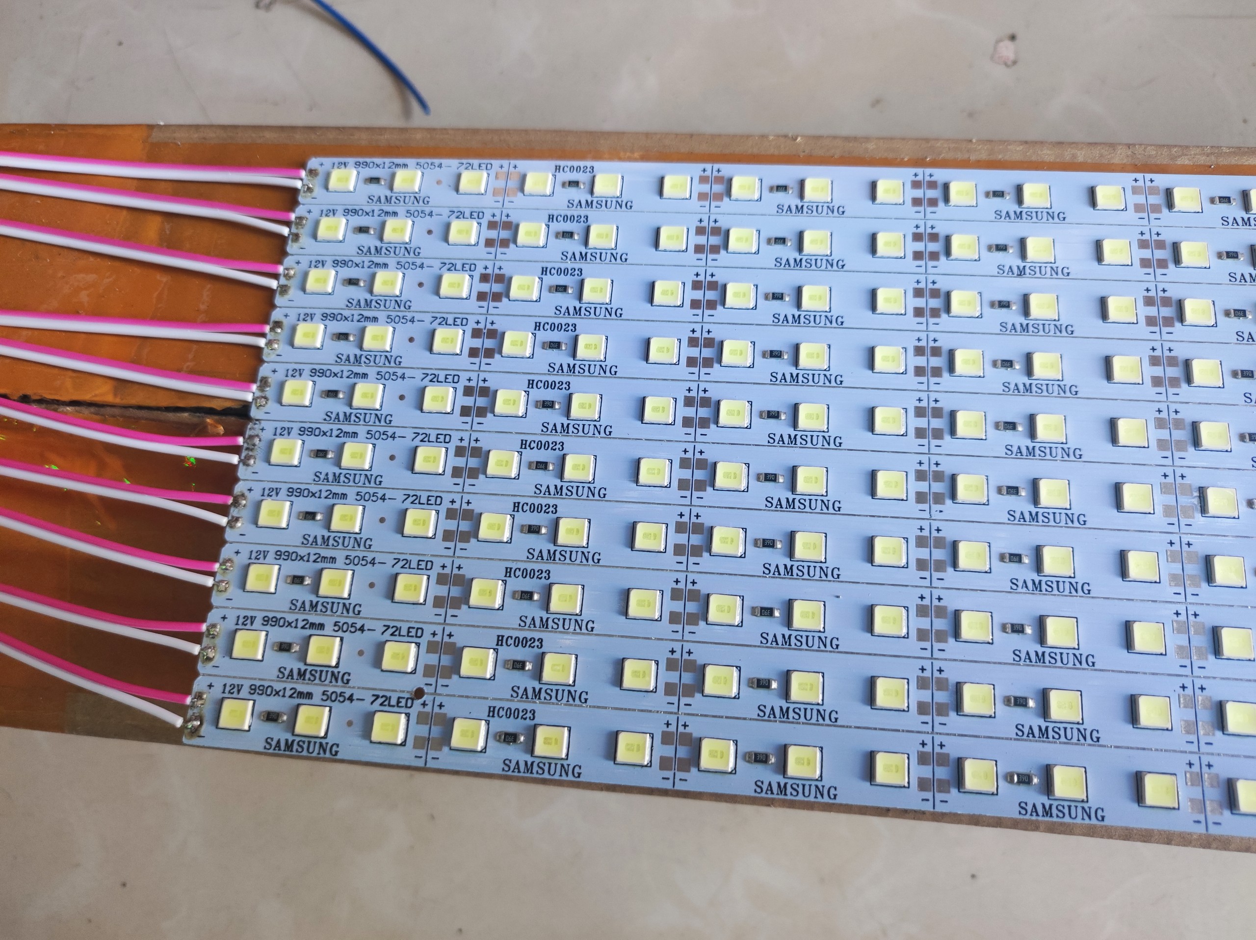 LED THANH 5054 -12V- DÀI 1M BẢN 10 THANH