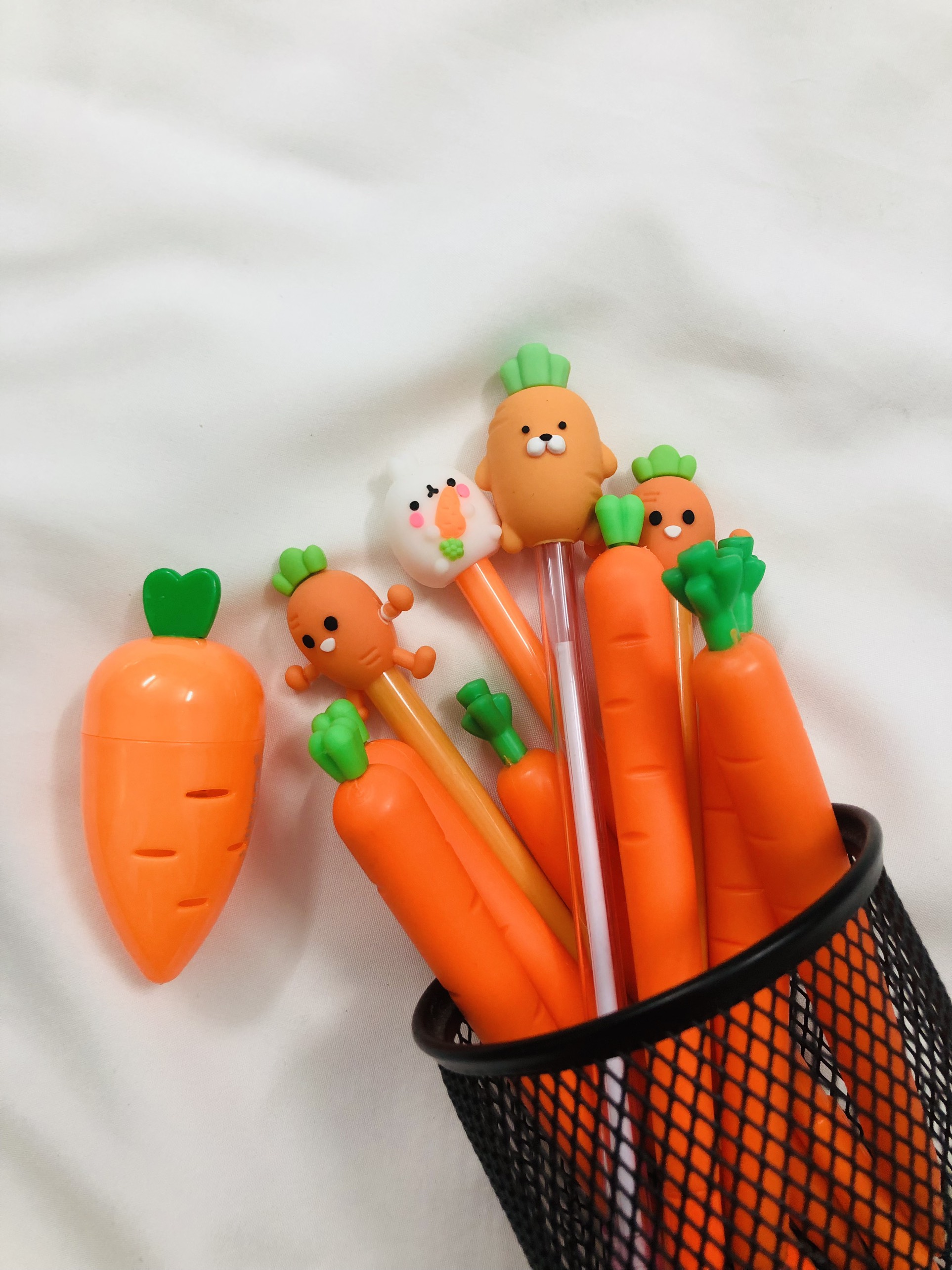 Mô hình củ cà rốt bằng nhựa dùng để dạy trẻ về thế giới xung quanh