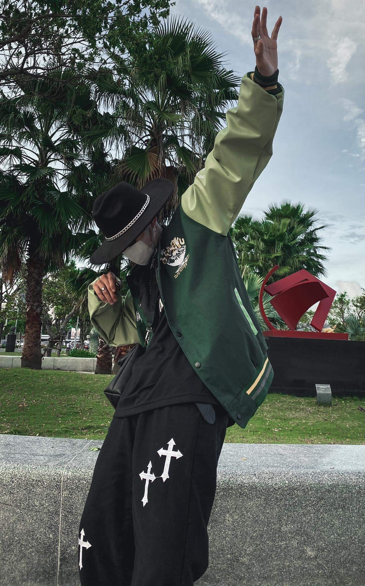 Áo Khoác Bomber Varsity Kaki Xanh Lá Phối Tay Da Hình Thêu Unisex Nam Nữ