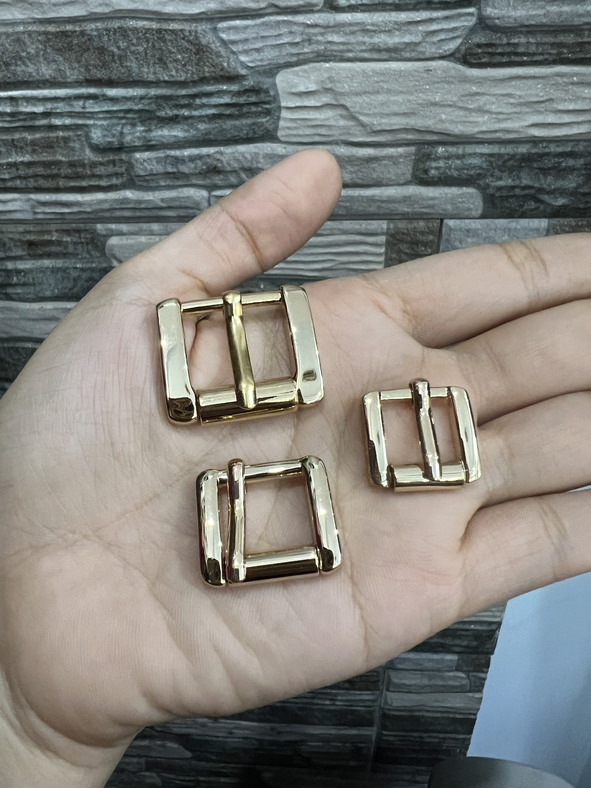 Khóa kim dập chữ