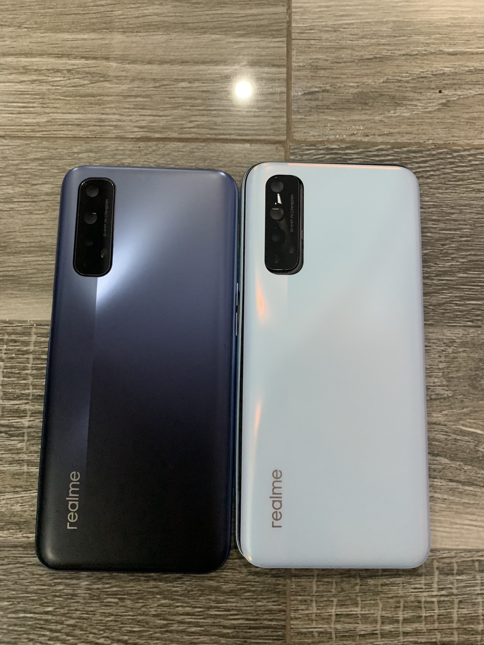 Bộ vỏ realme 7 zin có kính cam ( tặng khe sim)