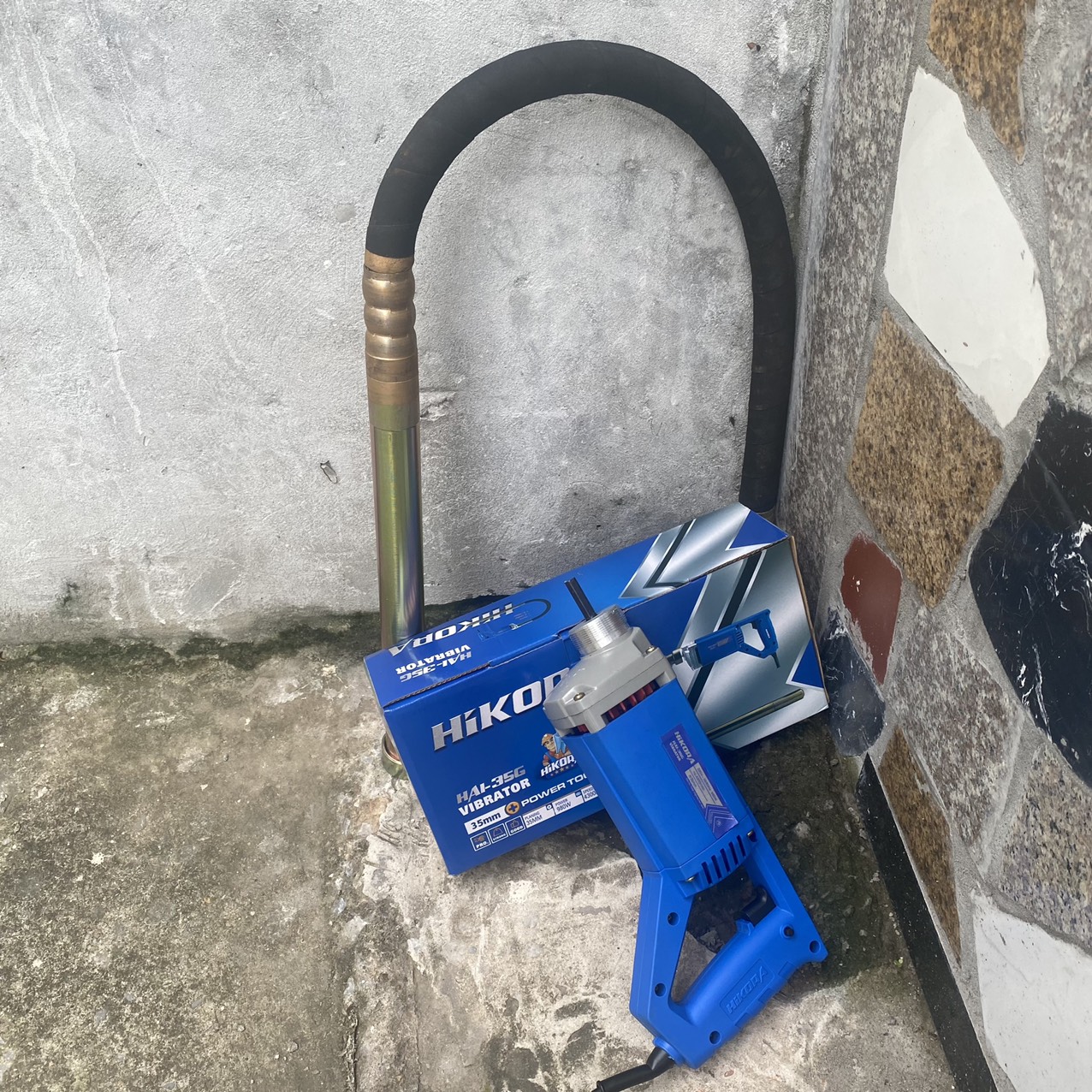 Máy đầm dùi bê tông hikora 980w