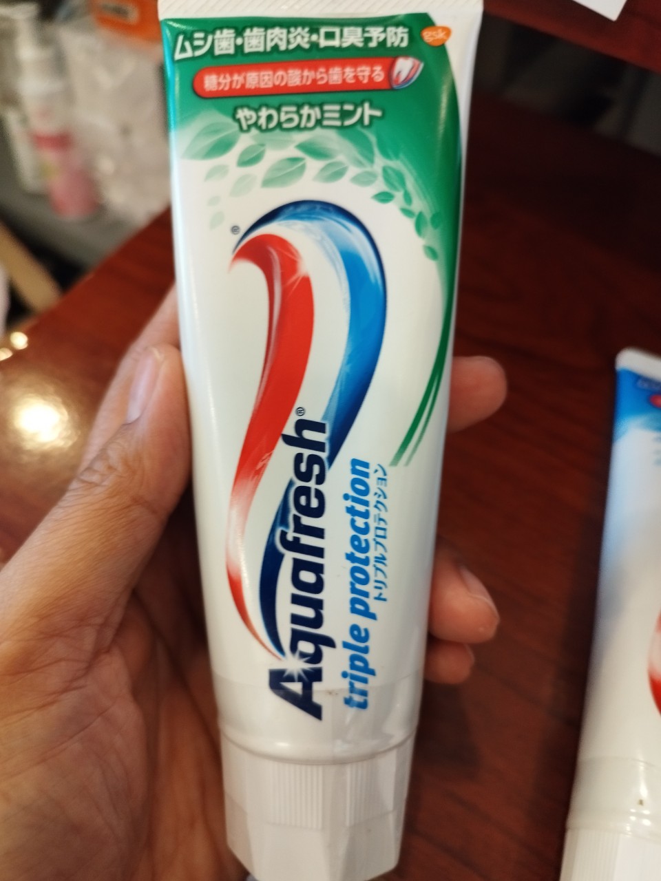 kem đánh răng aquafresh triple protection 140g