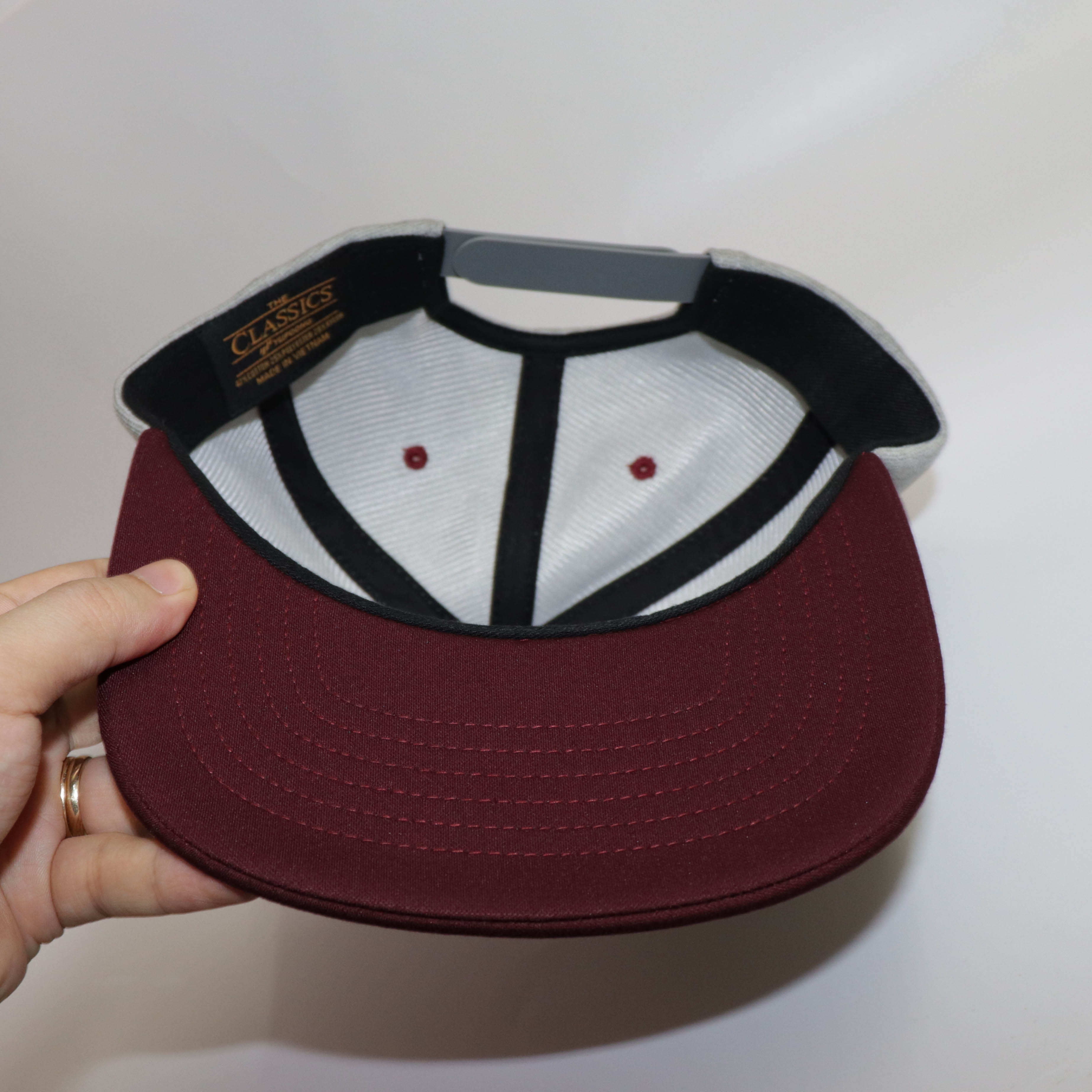 Nón Snapback NHS Xám  Kết Đỏ Đô BT001.