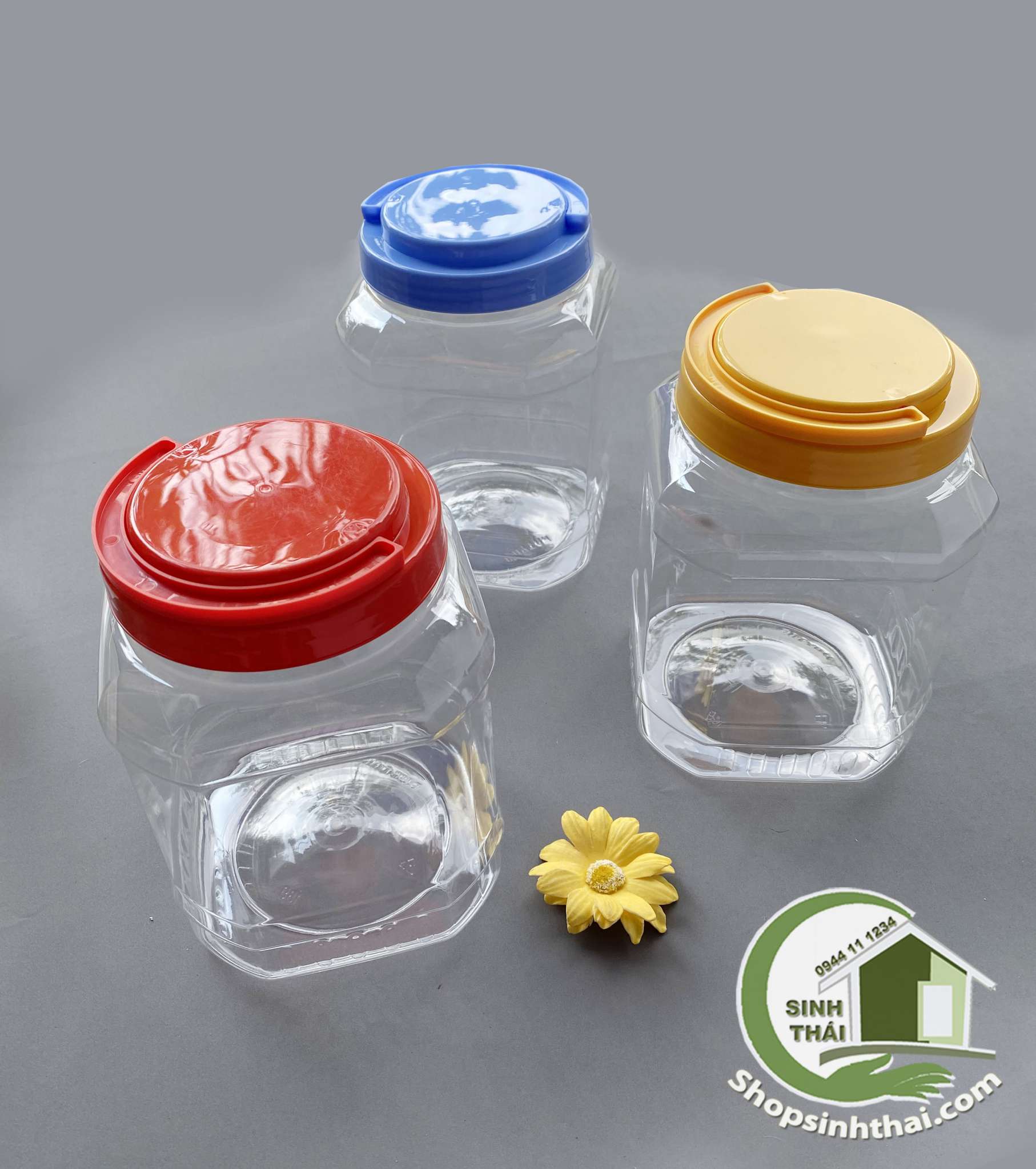 Hũ keo nhựa trong có nắp đậy và quai xách - lọ nhựa PET hình bát giác 3K3 - đựng thực phẩm, muối dưa cà