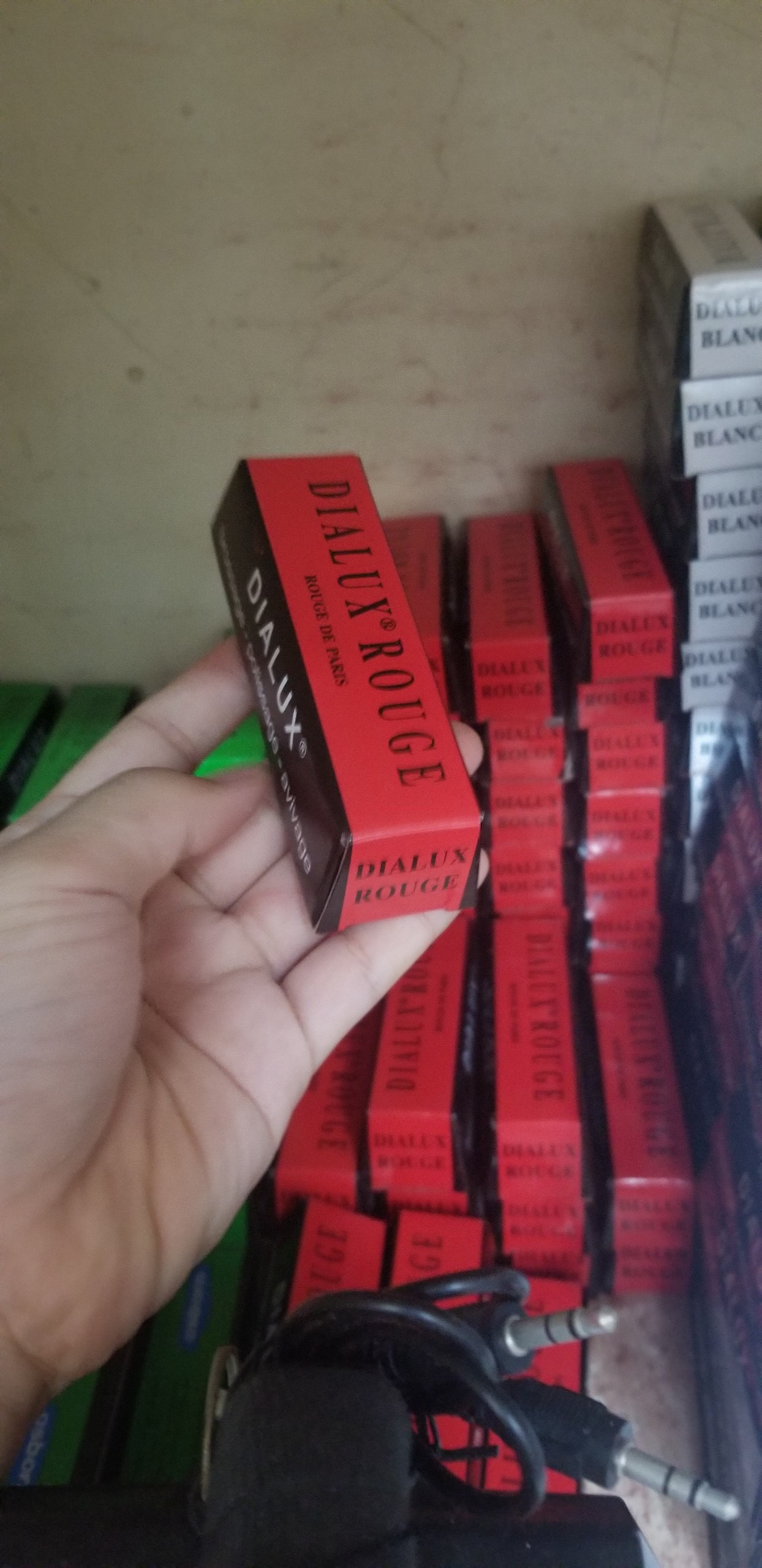 Sáp lơ đỏ đánh bóng DIALUX