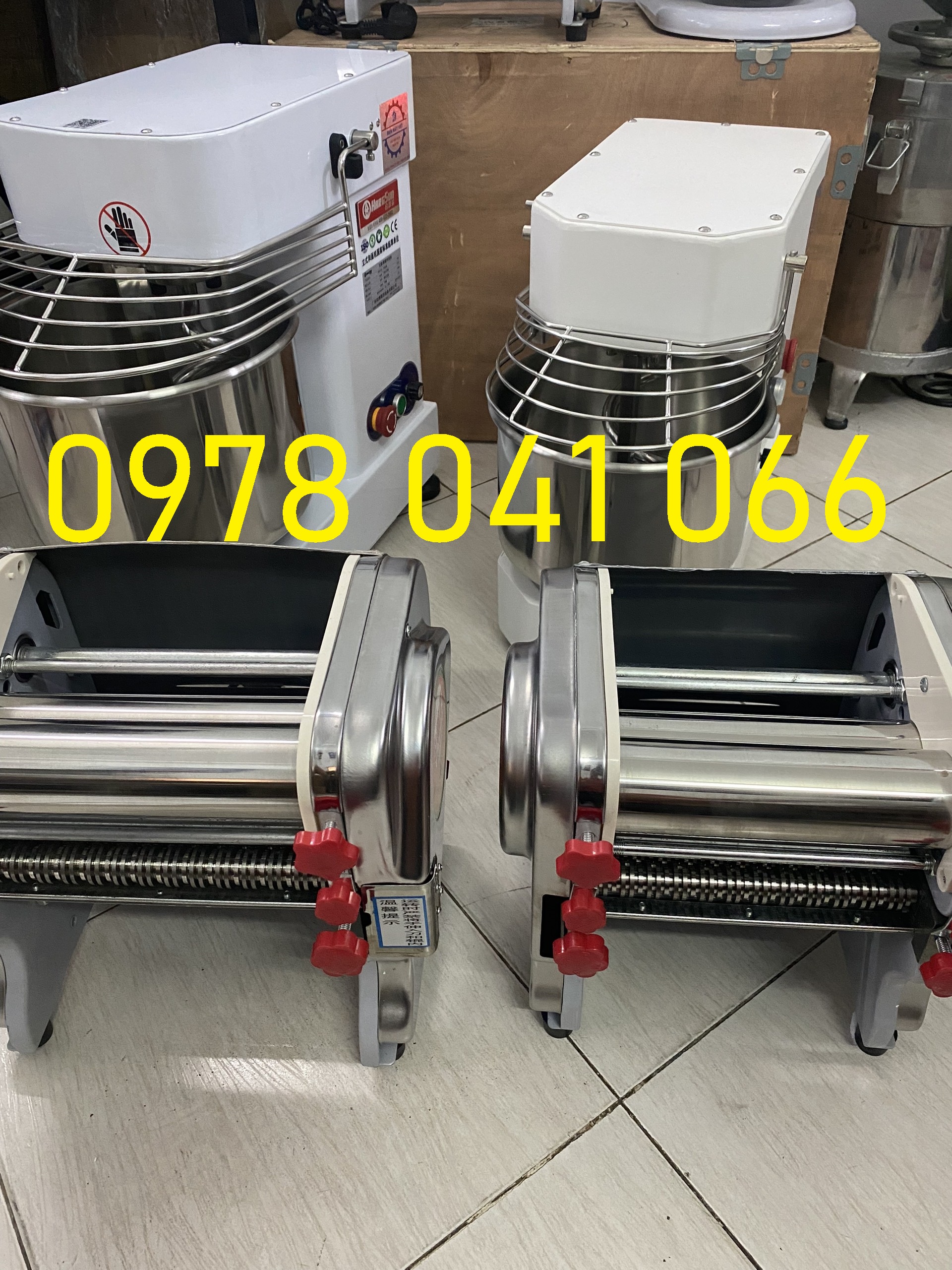 Máy Cán Bột Làm Mì Tươi Chạy Điện FKM240