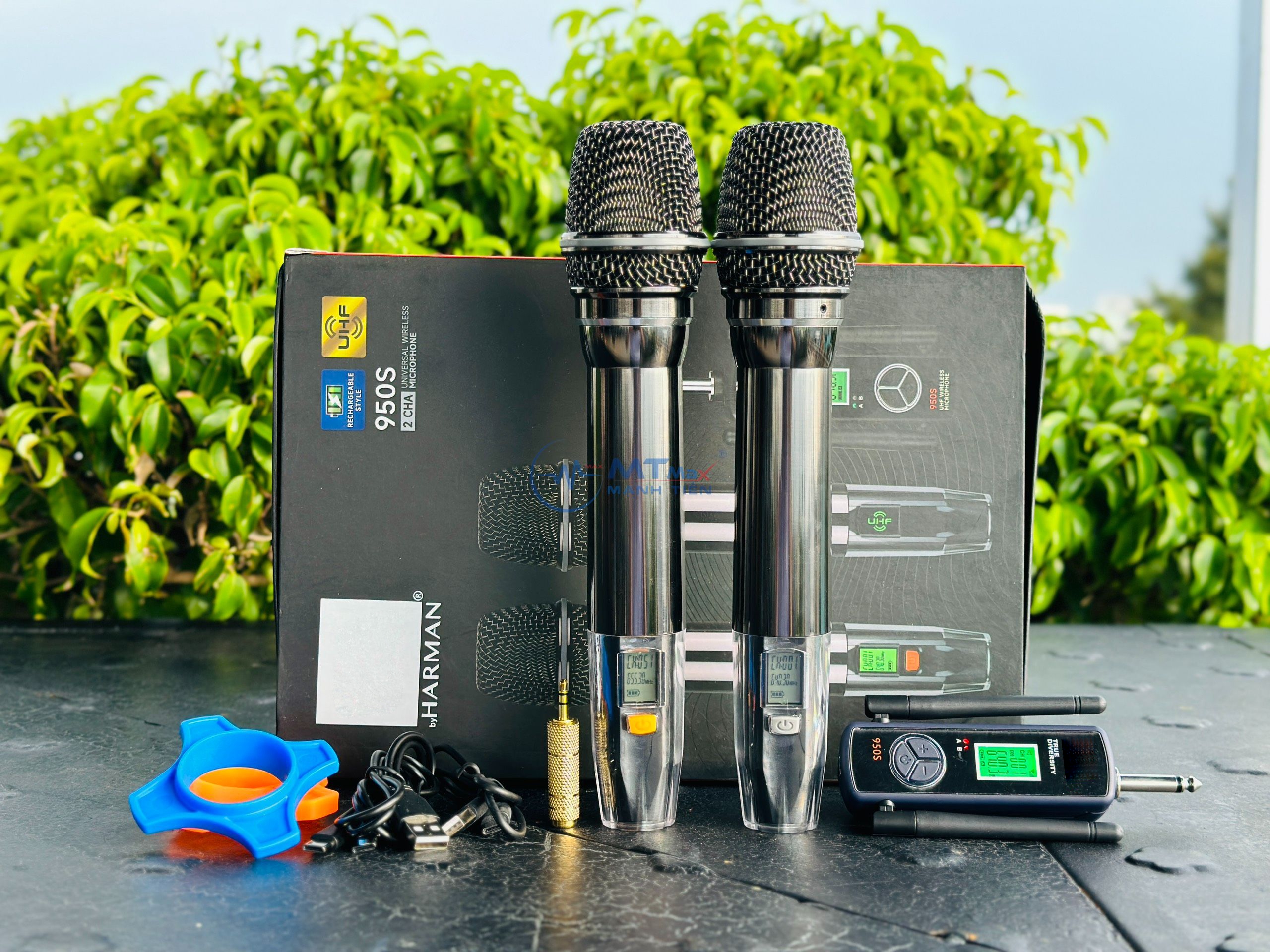 [ Hàng Xịn Giảm 30% ] Micro Cao Cấp 950S - Micro Karaoke Không Dây Đa Năng Sử Dụng Cho Tất Loại Loa Kéo, Vang, Amply Thiết Kế Mới Lạ Siêu Đẹp Bắt Sóng Xa Đến 100M Bảo Hành 12 Tháng