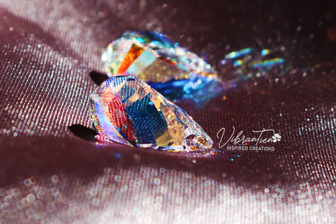 [Pha lê Swarovski Vibrantien] Mặt dây chuyền Helix 18 ly