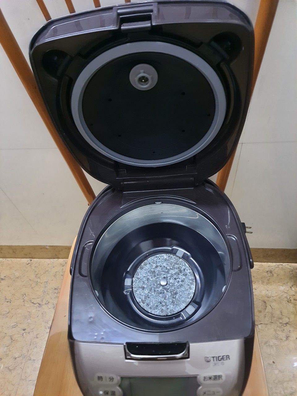 Nồi cơm điện cao tần IH Tiger gốm nấu cơm cháy