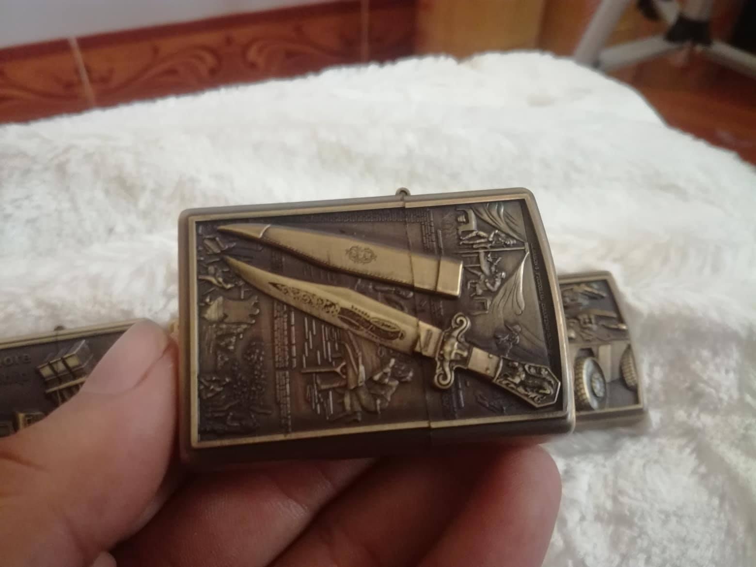 Bật lửa Zippo 3D cao cấp + Tặng đá và bấc (hình mẫu quân đội ngẫu nhiên)