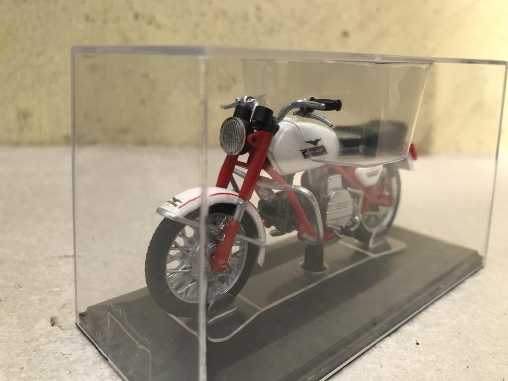 [HCM]Mô hình xe mô tô cổ GUZZI CALIFORNIA - 1:22