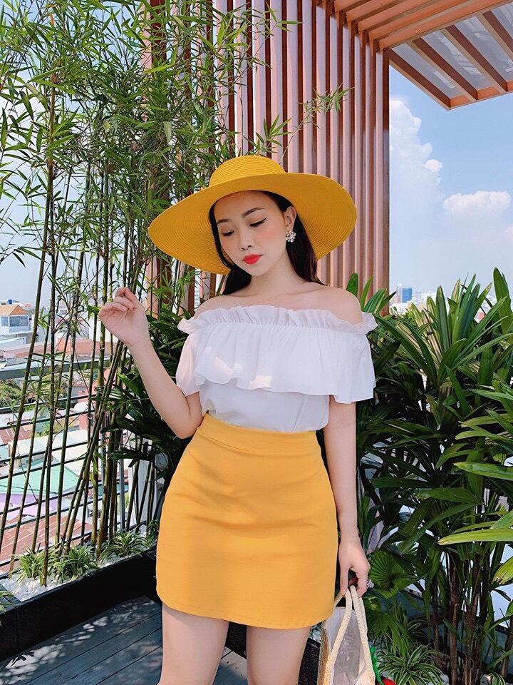 Set áo bẹt vai và chân váy ấn tượng