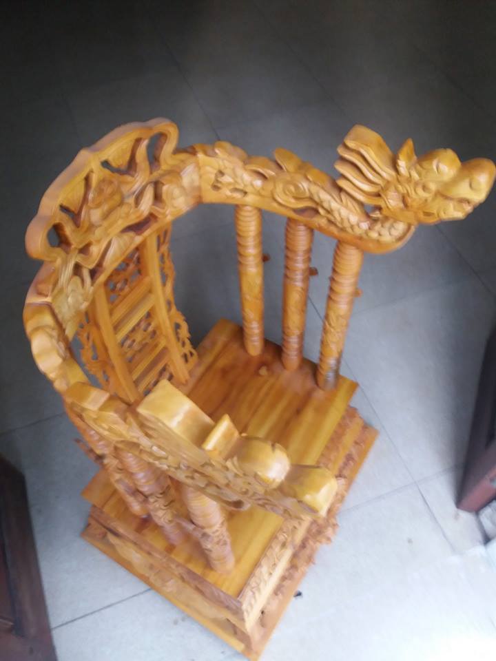 ngai thờ gỗ mít  kích thước cao 81cm mặt 35cmx48cm
