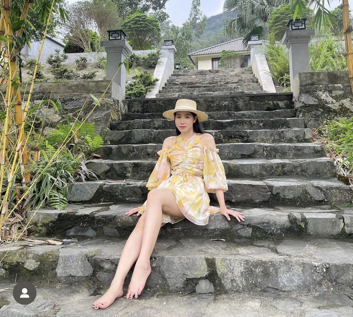COCO SIN - Playsuit Hoa Vàng Nhún Ngực