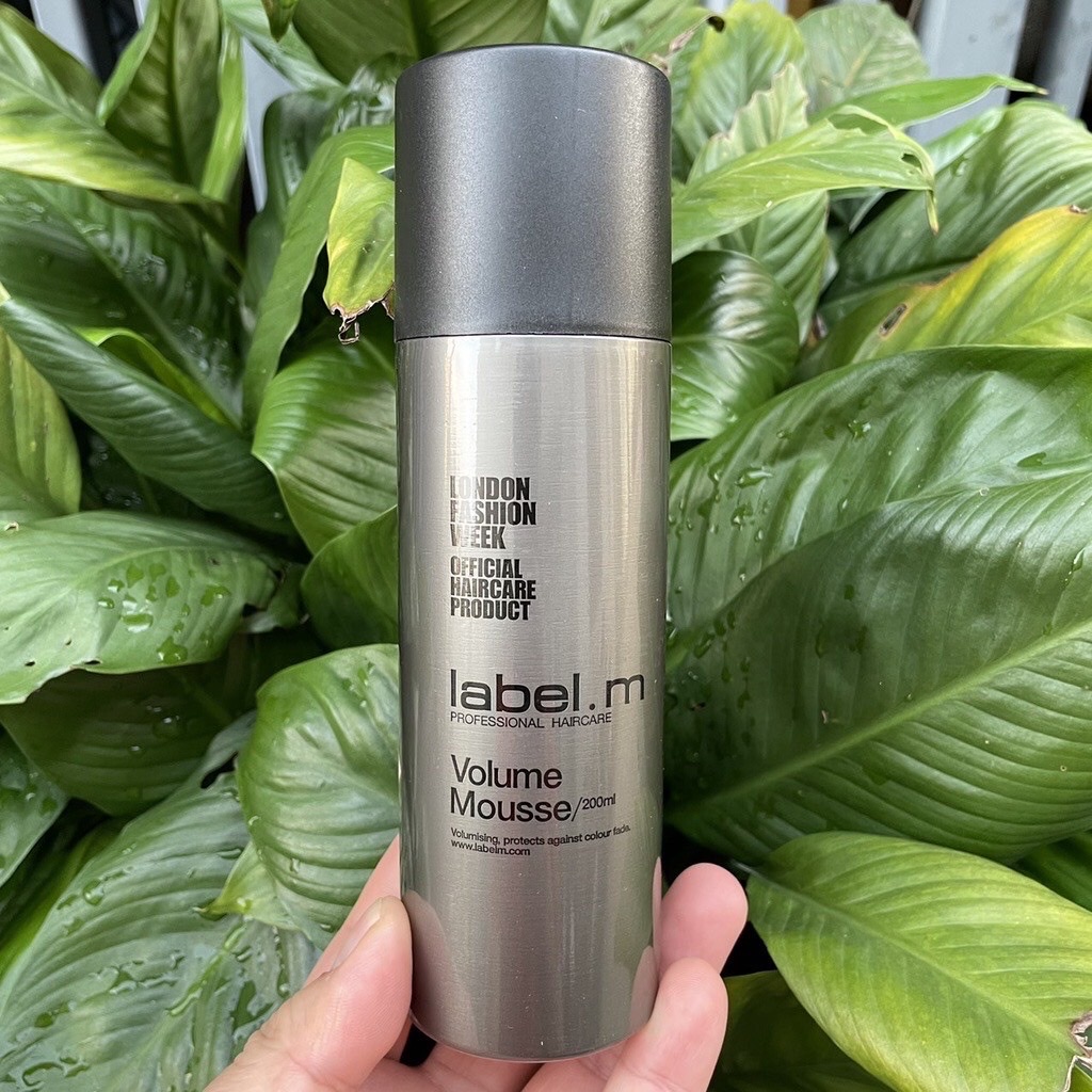 Keo bọt tạo kiểu giữ nếp tóc và tạo độ phồng Label.m Volume Mousse 200ml