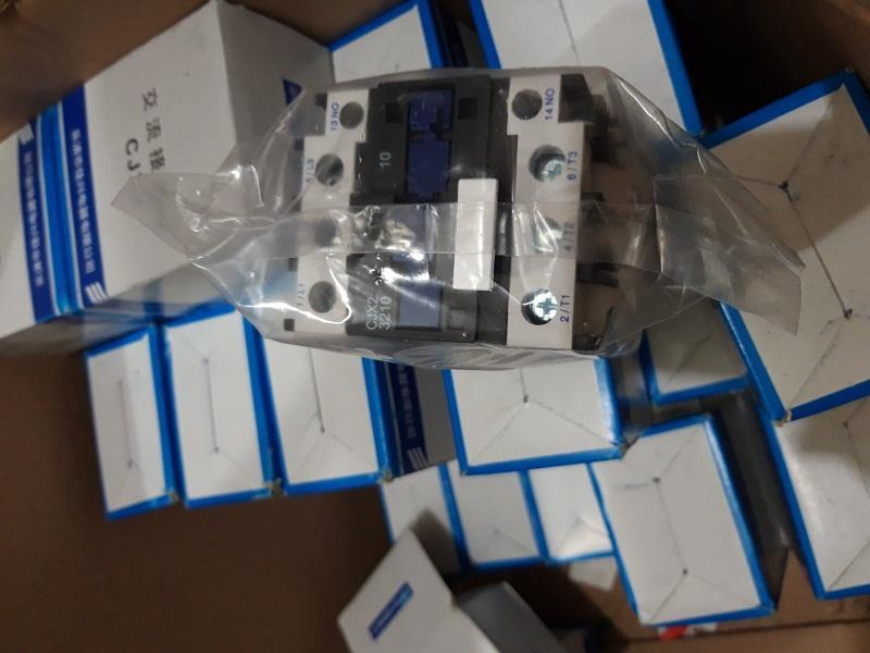 Contactor Khởi động từ CJX2 12A/220V (Đen)