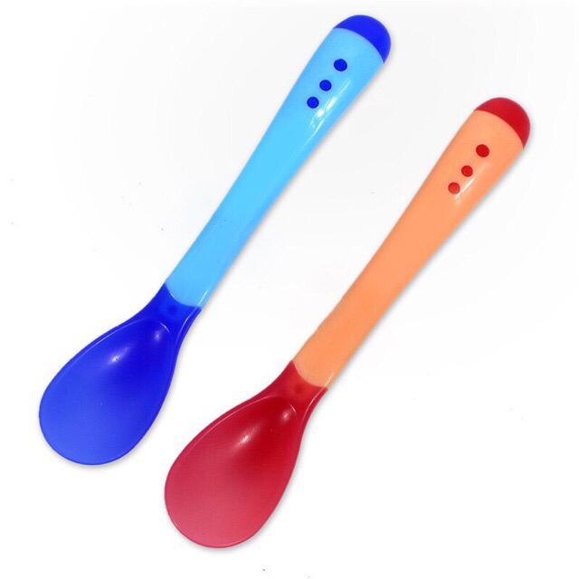 Thìa báo nóng cho bé thông minh có khả năng cảm nhiệt làm từ nhựa an toàn không chứa BPA dành cho bé từ 5 tháng trở lên