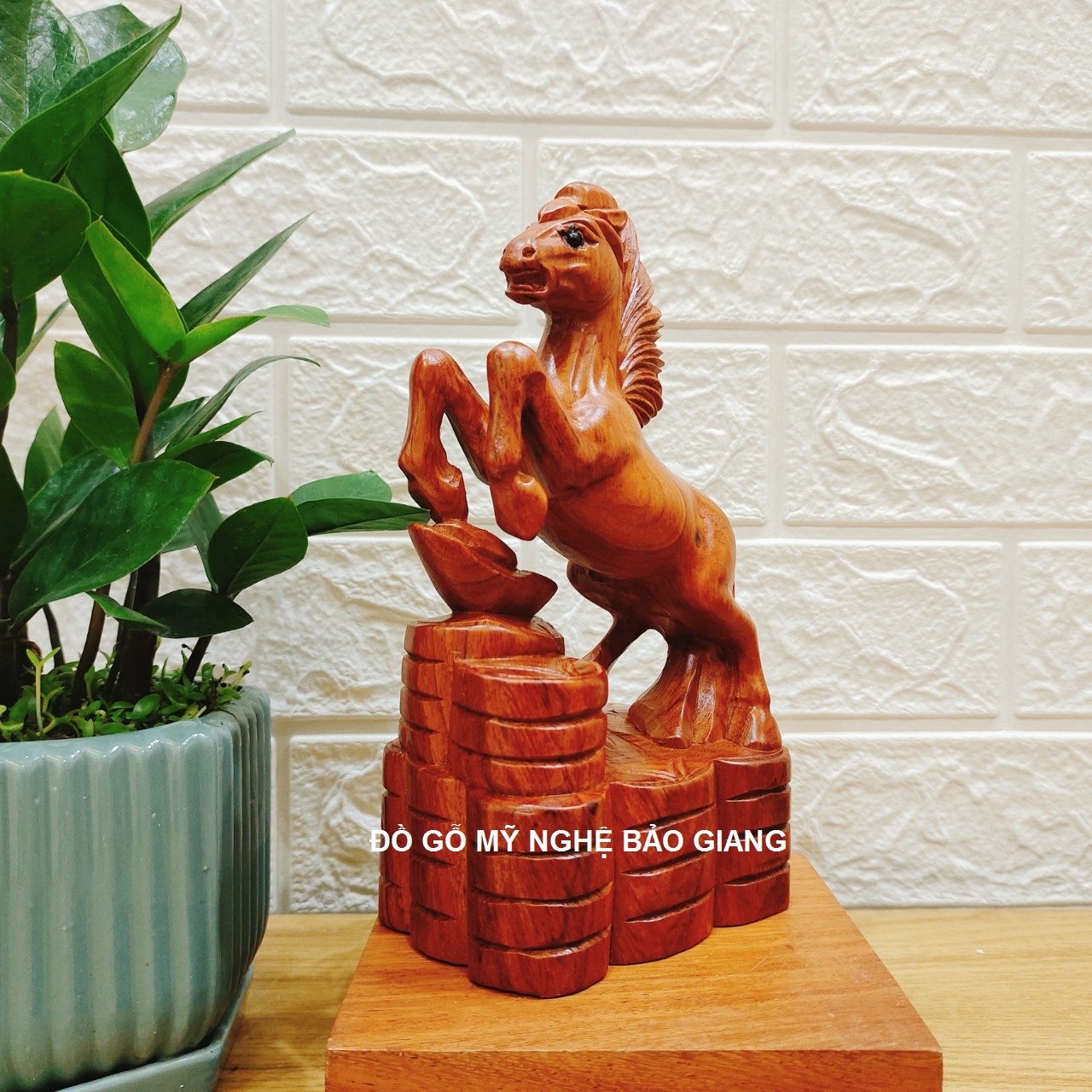 Tượng con ngựa gỗ hương 20cm